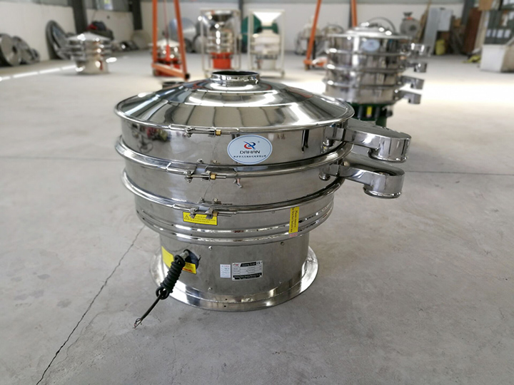 全不銹鋼振動(dòng)篩整機(jī)采用不銹鋼拋光而成，干凈衛(wèi)生，可避免原料被污染